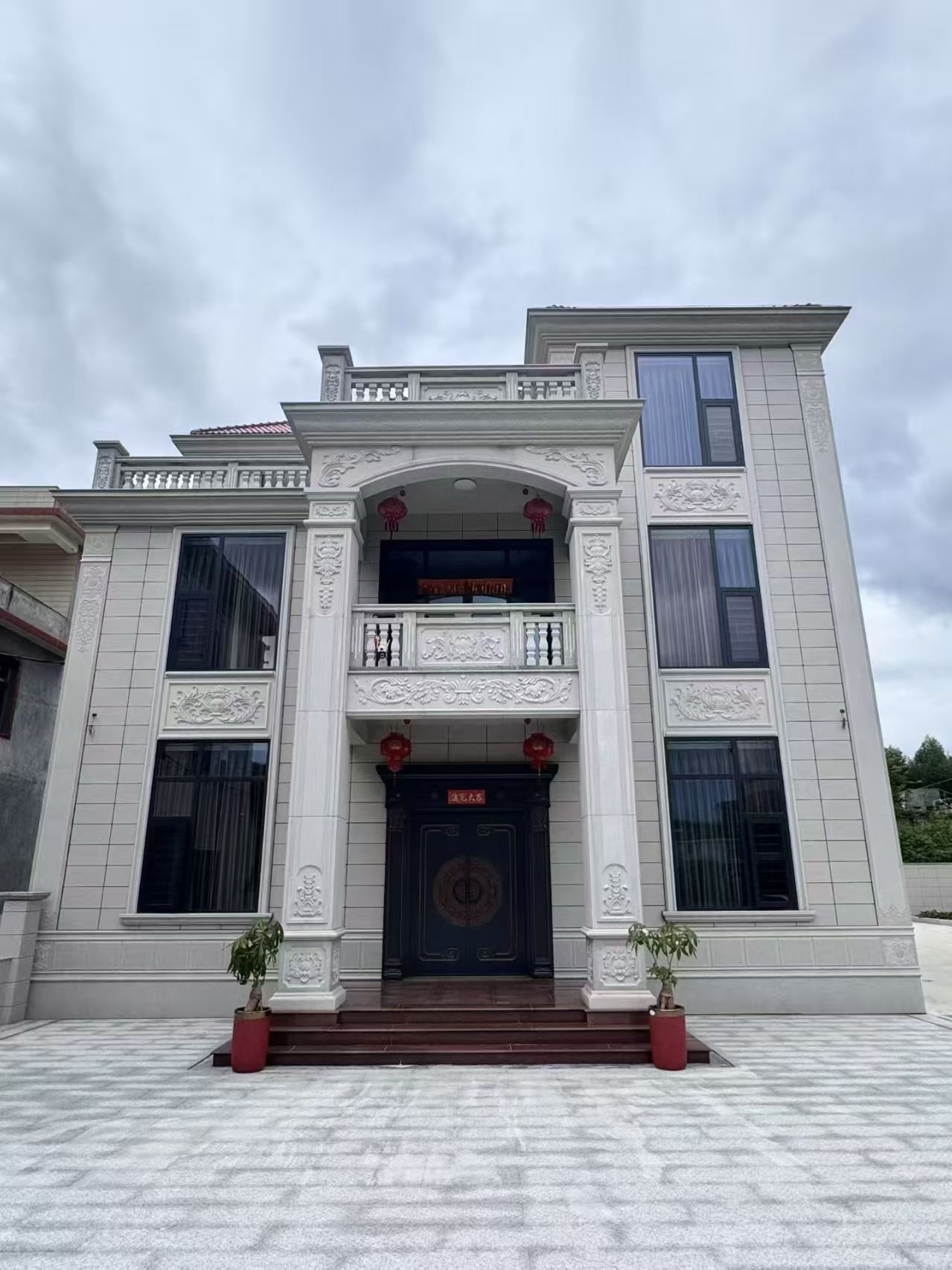 临沧 芝麻白石材别墅干挂案例展示