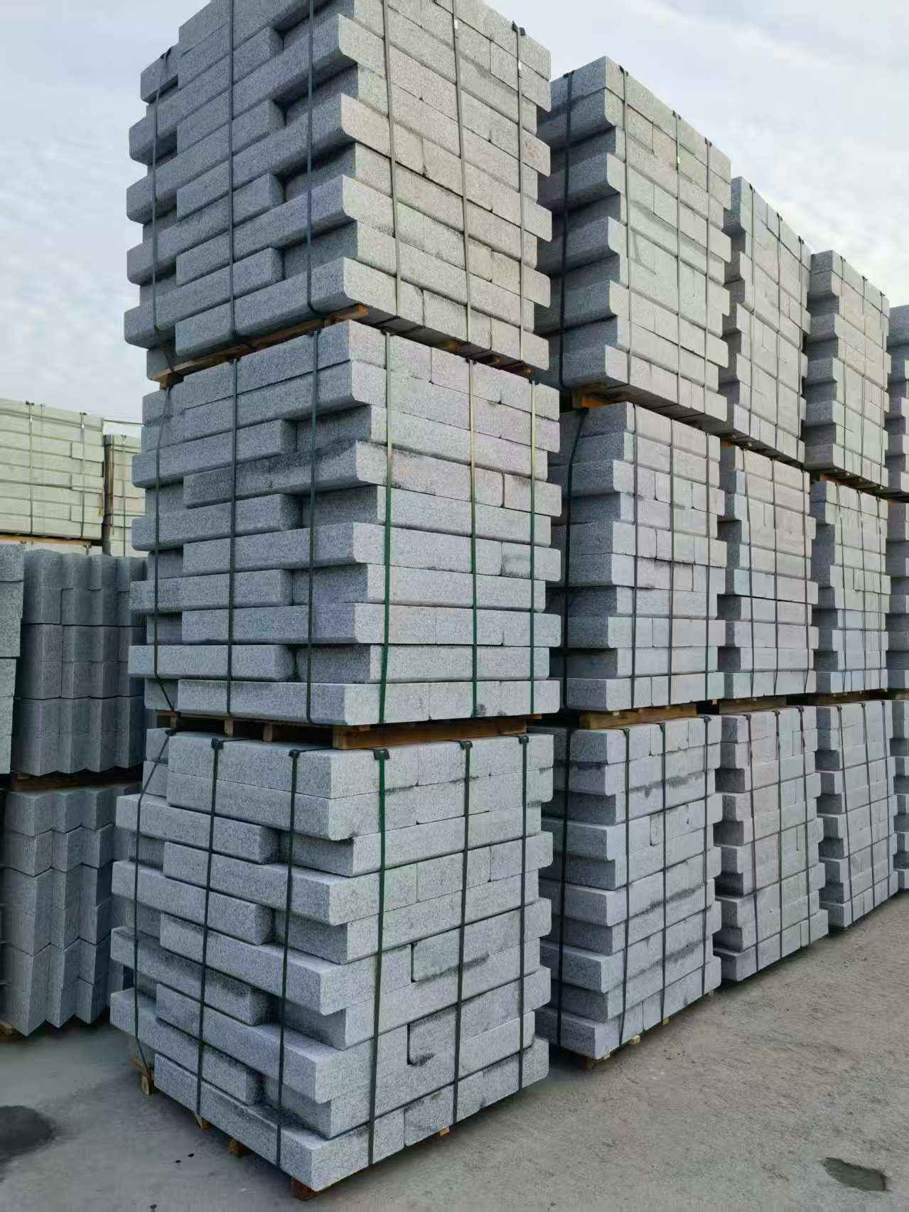 临沧 路沿石（路侧石），颜色一致，尺寸标准