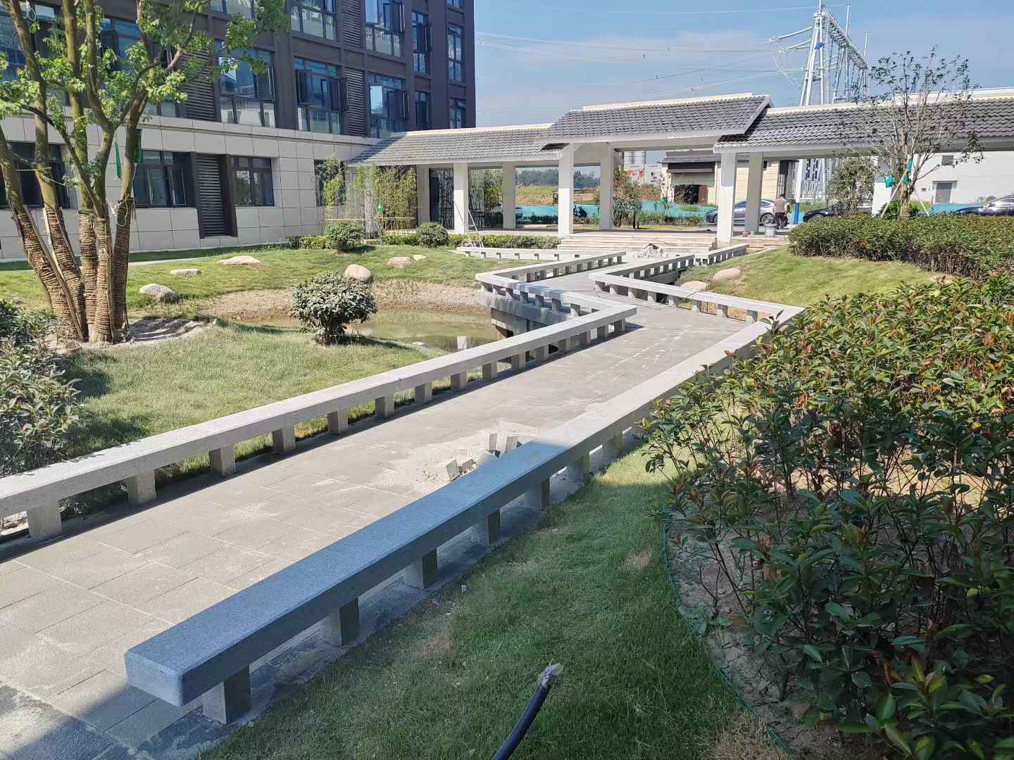 临沧 芝麻灰小区坐凳&栏杆安装效果