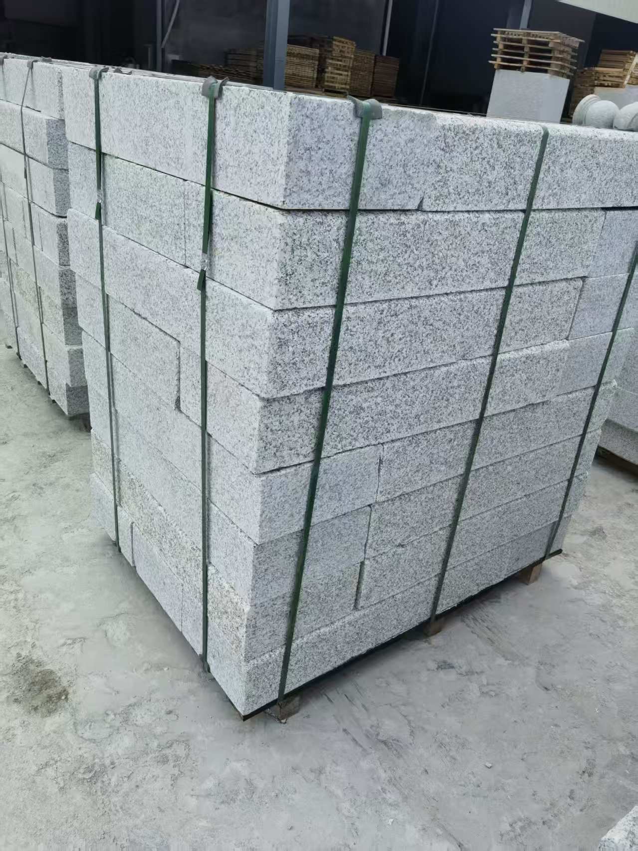 临沧 芙蓉白火烧两面路沿石