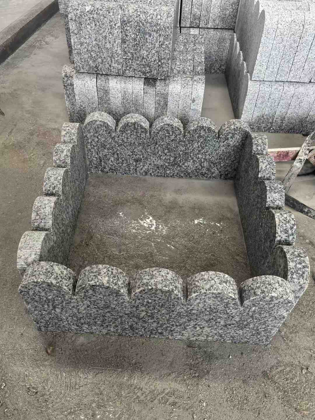 临沧 花边石、花坛围栏石、花池界石、菜园栅栏石、镶边石、波浪状界石介绍